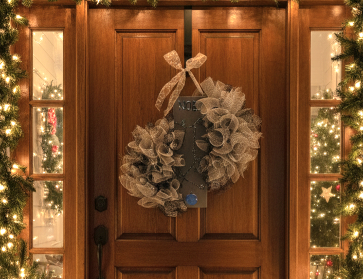 Frosted Twilight – Double-Sided Winter Door Hanger